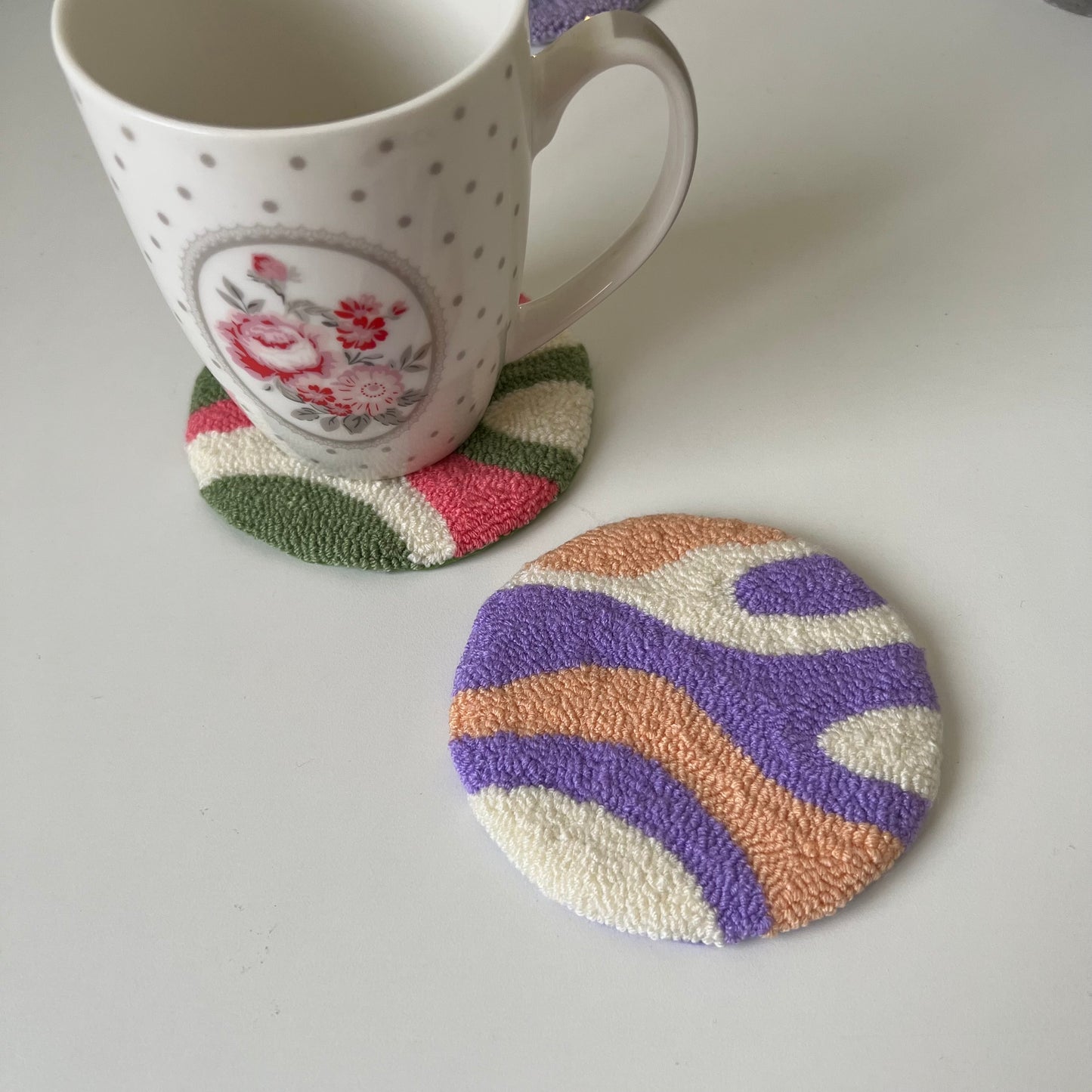 Abstract mug rugs