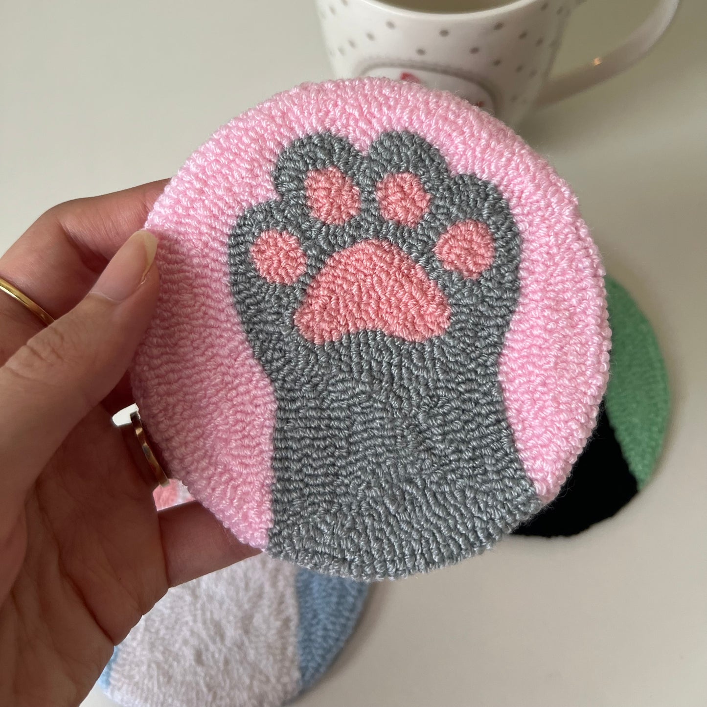 Cat paws mug rugs