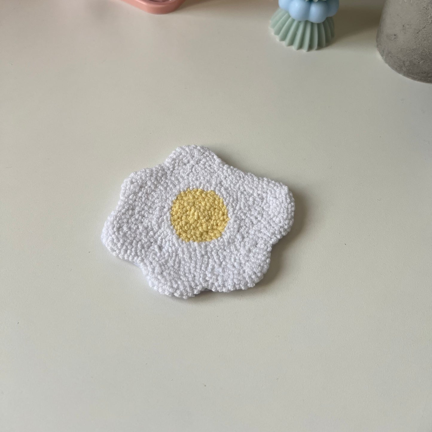 Egg mug rug